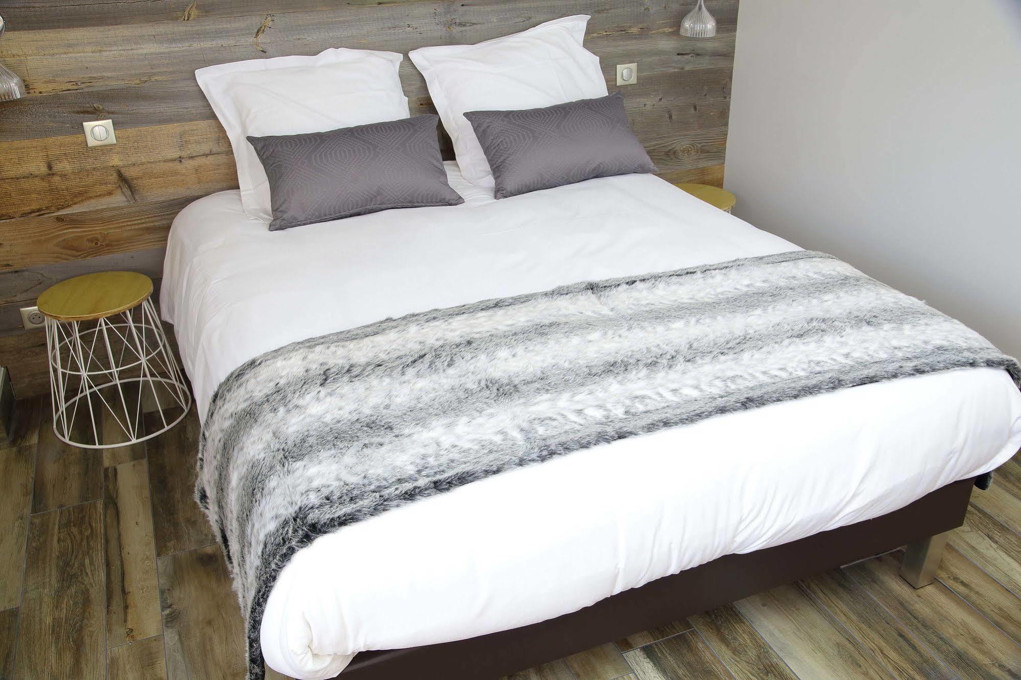 Hotel Le Paradis Des Loups Giromagny Екстериор снимка